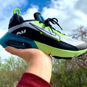 nike air max 2090 perfect condition, 6Y, 7.5 women